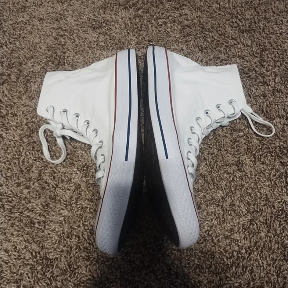 Converse men size 9.5, or 11.5 women Chuck Taylor All Star 70 High Parchment. - Picture 3 of 12